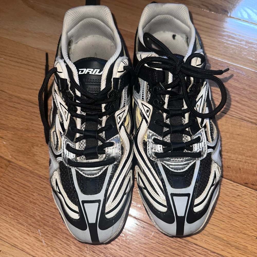 Balenciaga Black and White Sneakers - Picture 4 of 4